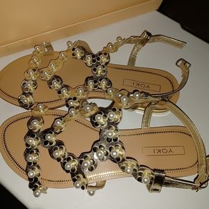 Yoki sandels size 7